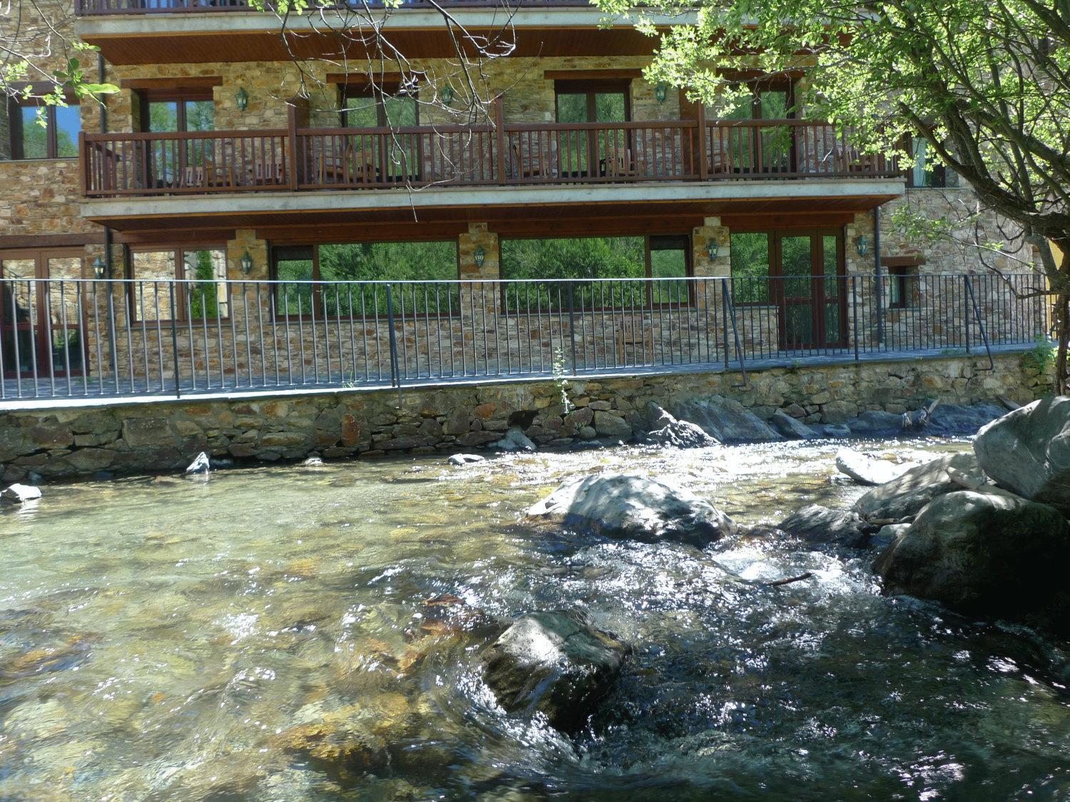 Hotel&SPA Niunit El Serrat Exterior foto